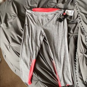 Under Amour girls XL crop athletic pants